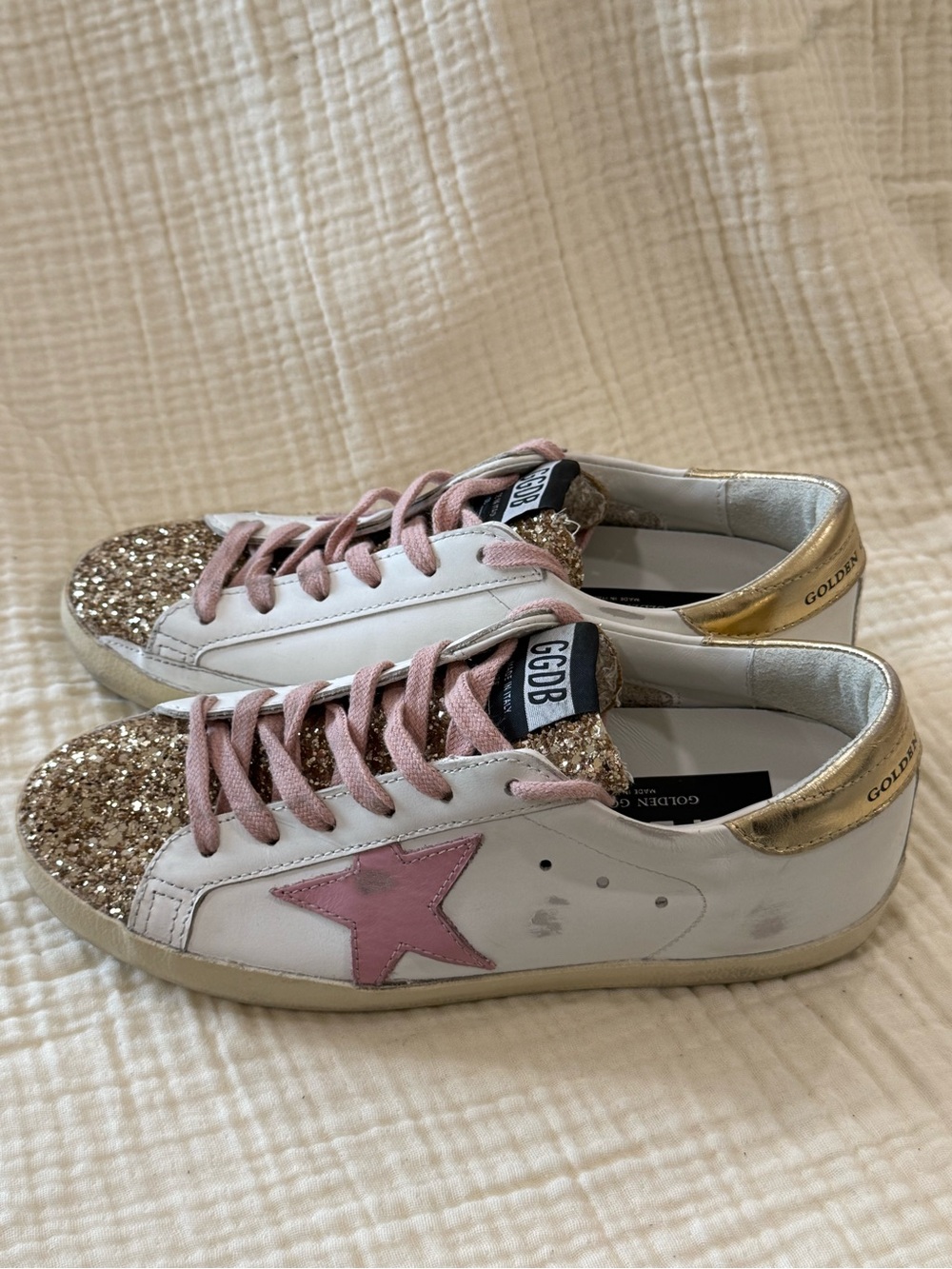 - NEW Golden Goose Super Star Sneaker in White, Ancient Pink, & Gold BT - Picture 3 of 7